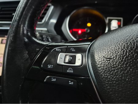 2018 Volkswagen Tiguan CL 2.0 TDI MANUAL 6SPEED FWD 150HP 5DR €19,950 thumbnail