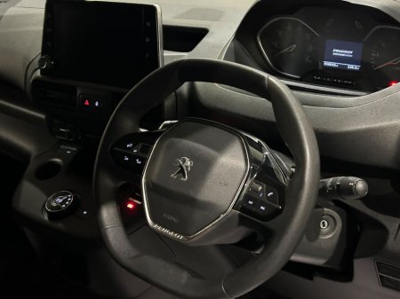 2021 Peugeot Partner AUTOMTIC BLUEHDI ASPHALT PREMIUM L1 €16,950 thumbnail