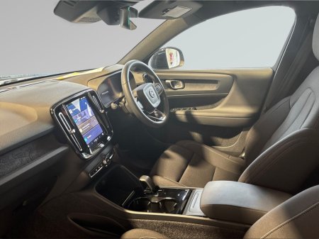 2024 Volvo XC40 - view 4