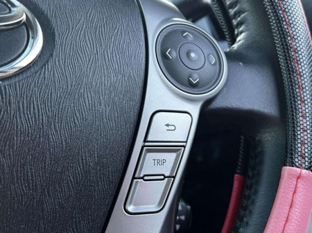 2017 Toyota Prius - thumbnail 18