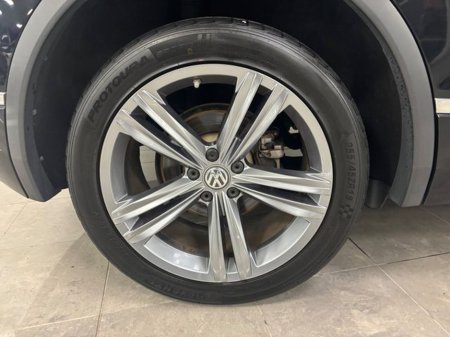 2019 Volkswagen Tiguan 2.0 TDI 150HP 4M R-Line DSG 7S €29,250 thumbnail