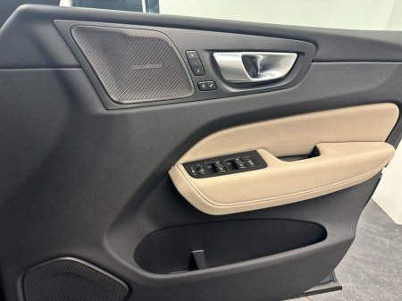 2026 Volvo XC60 - thumbnail 11