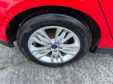 2011 Ford Focus - thumbnail 4