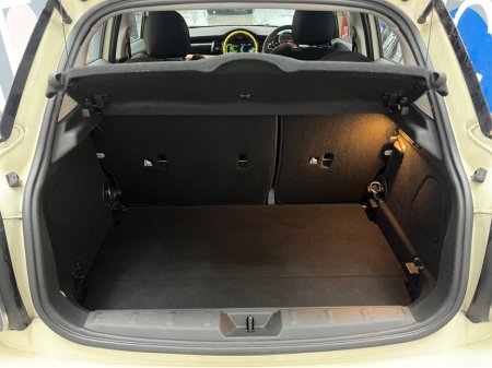 2017 MINI Cooper €15950! 2017 MINI COOPER 5DOORS 1.5 AUTOMATIC €15,950 thumbnail