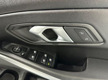 2025 BMW 3 Series - thumbnail 20