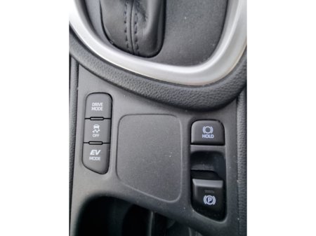 2024 Toyota Yaris - thumbnail 27