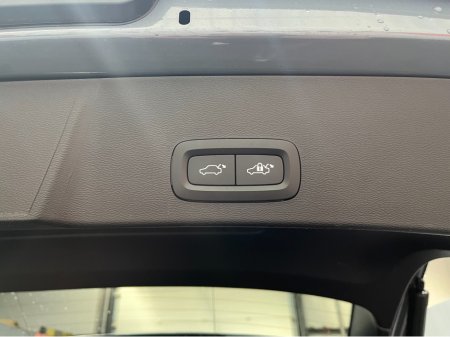 2022 Volvo XC40 - thumbnail 8