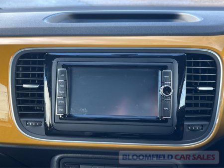 2016 Volkswagen Beetle DUNE EDITION , AUTO // PRISTINE €15,950 thumbnail