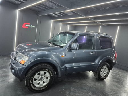 2005 Mitsubishi Shogun - thumbnail 12