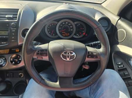 2011 Toyota Rav4 - thumbnail 9