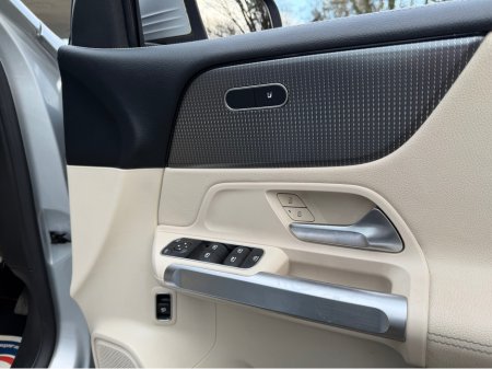 2021 Mercedes-Benz GLB 180 D AUTO 7 5DR €34,950 thumbnail