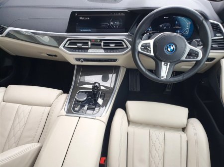 2022 BMW X5 xDrive45e M Sport €71,995