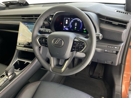 2025 Lexus LBX Emotion €42,650 thumbnail