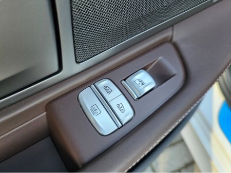 2017 BMW 7 Series - thumbnail 37