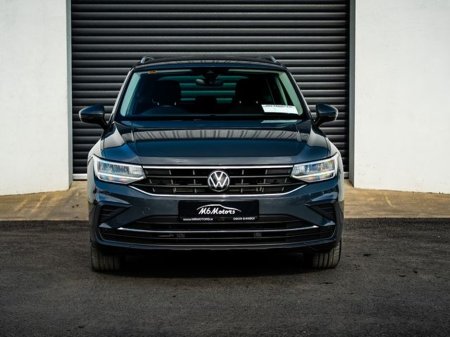 2023 Volkswagen Tiguan - thumbnail 2