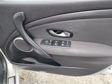 2011 Renault Grand Megane 1.5 DCI TOM 9 TOMTOM ED 90 5DR €3,250 thumbnail