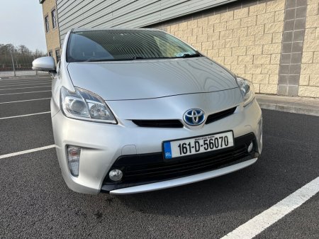 2016 Toyota Prius - thumbnail 3