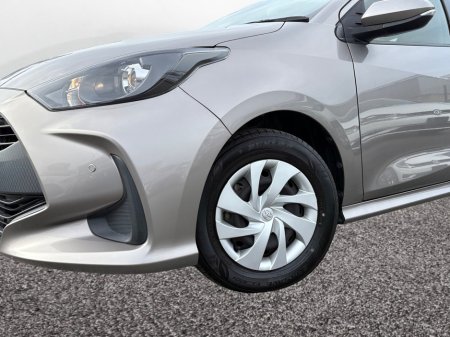 2020 Toyota Yaris - thumbnail 16