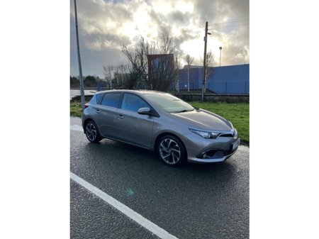 2017 Toyota Auris 1.4 D-4D SOL 4DR €14,500 thumbnail