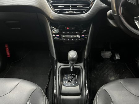 2018 Peugeot 2008 €14950! 2018 PEUGEOT 2008 AUTOMATIC ALLURE 1.2 AUTOMATIC / CRUISE CONTROL / REVERSE CAMERA AND MORE €14,950 thumbnail