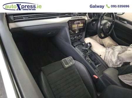 2018 Volkswagen Passat - thumbnail 2