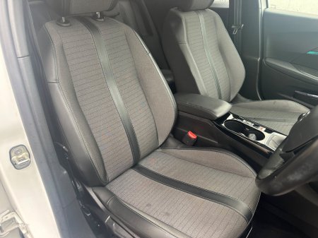 2022 Peugeot 2008 1.2 Puretech 100bhp Allure €21,895 thumbnail