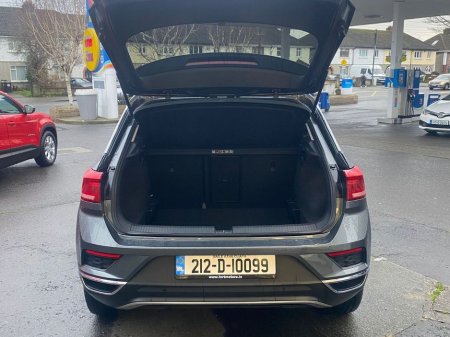 2021 Volkswagen T-Roc Design 1.0 TSI M6F 110HP 5DR €22,995 thumbnail