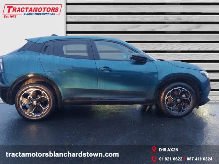 2025 Alfa Romeo Junior IBRIDA 1.2 136BHP MHEV 5 €35,999 thumbnail