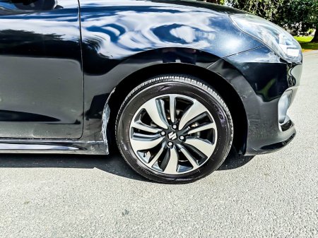 2019 Suzuki Swift - thumbnail 4