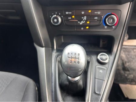 2018 Ford Focus - thumbnail 13