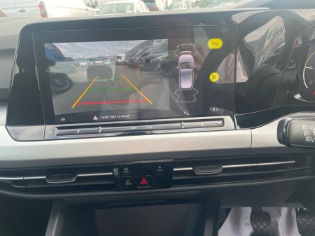 2024 Volkswagen Golf 2.0 TDI 115HP Life €27,475 thumbnail