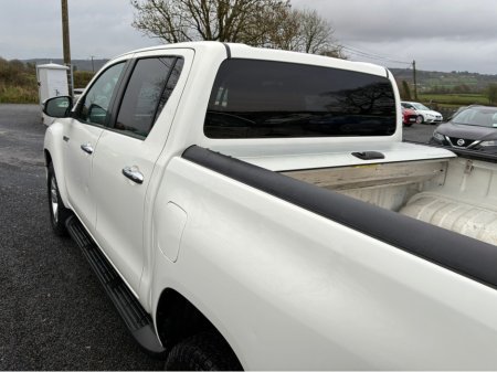 2020 Toyota Hilux - thumbnail 11