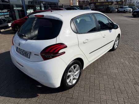 2017 Peugeot 208 - thumbnail 4