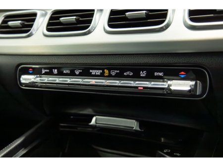 2019 Mercedes-Benz GLE Class GLE 300 d 4MATIC €46,950 thumbnail