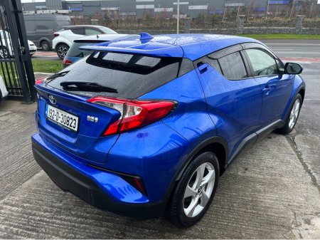 2019 Toyota C-HR 1.8 HYBRID AUTO VERY LOW KMS €19,450 thumbnail