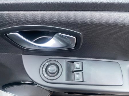 2017 Renault Clio - thumbnail 14