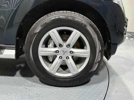 2017 Mitsubishi Pajero 3.2 DiD LWB 2 Seater N1 Commercial €27,500 thumbnail