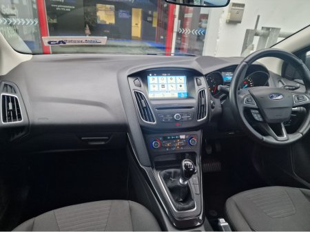 2017 Ford Focus - thumbnail 22