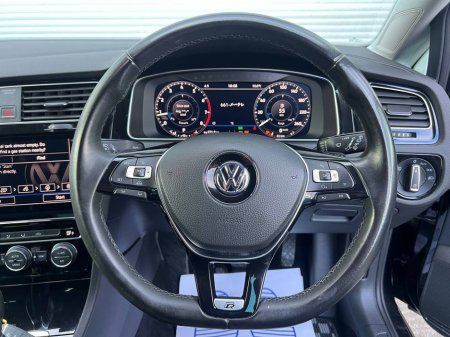 2018 Volkswagen Golf HIGHLINE R-LINE PACK 1.4 TSI AUTO // FULL SERVICE HISTORY // REVERSE CAMERA // APPLE CARPLAY/ANDROID AUTO €18,950