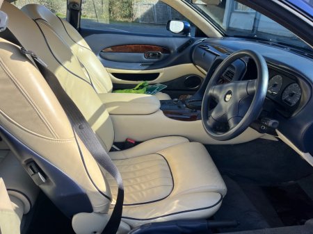1996 Aston Martin DB7 - thumbnail 3