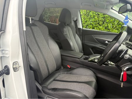 2019 Peugeot 3008 ALLURE 1.2 130 AUTOMATIC 6.2 4 €20,950 thumbnail