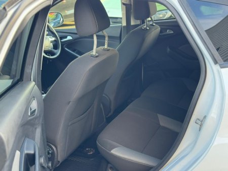 2012 Ford Focus - thumbnail 18