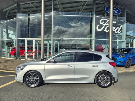 2020 Ford Focus - thumbnail 3