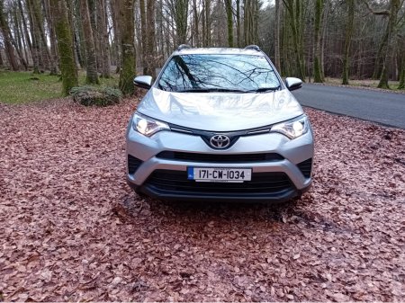 2017 Toyota Rav4 - thumbnail 2