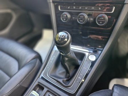 2017 Volkswagen Golf - thumbnail 24