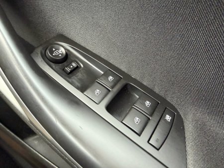 2021 Vauxhall Astra - thumbnail 17