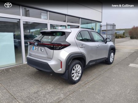 2023 Toyota Yaris Cross - thumbnail 3