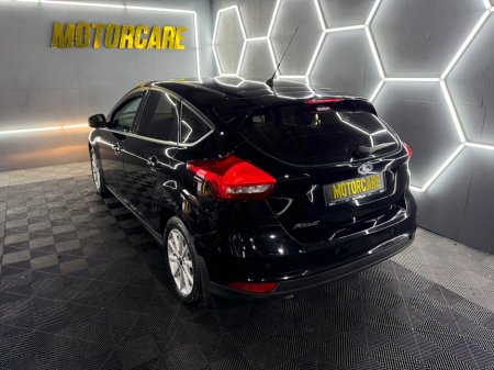 2017 Ford Focus - thumbnail 9