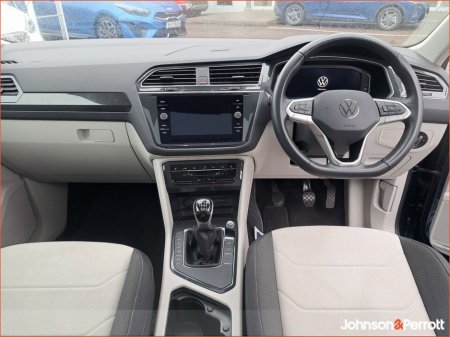 2024 Volkswagen Tiguan - thumbnail 4