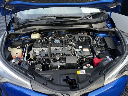 2018 Toyota C-HR Toyota CHR 1.8 self charging hybrid, fully loaded with spec €19,800 thumbnail